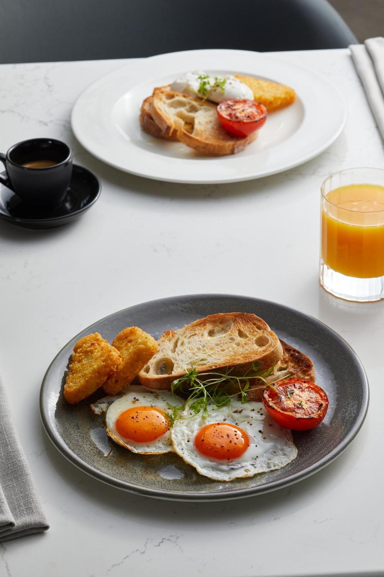 Oakwood Premier Melbourne Aparthotel Exterior photo A breakfast at the restaurant